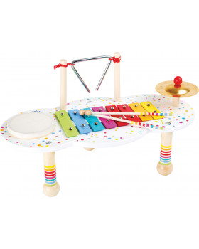 Stôl s hudobnými nástrojmi