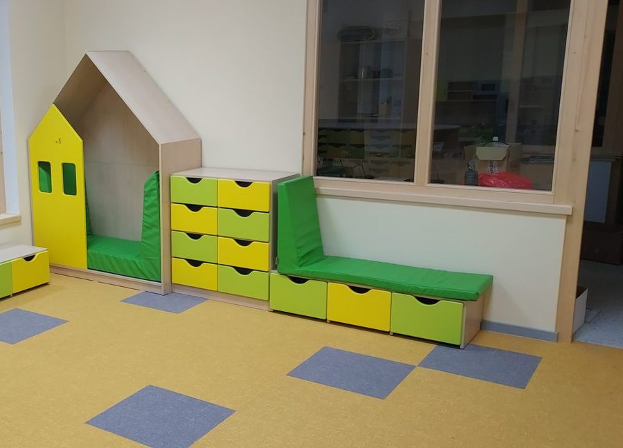 ZŠ a MŠ Roztoky u Jilemnice – herna se skříňkou domeček a Kouzelným nábytkem
